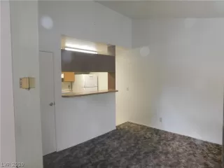 Photo #5: 2135121 Listing 