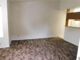 Photo #6: 2135121 Listing 