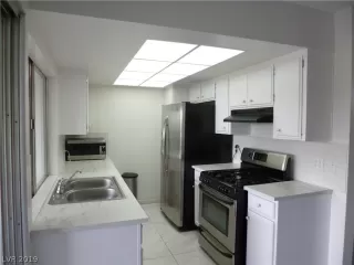 Photo #3: 2135128 Listing