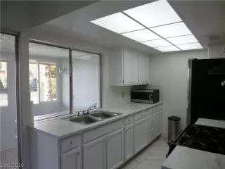 Photo #4: 2135128 Listing