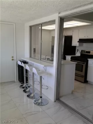Photo #5: 2135128 Listing