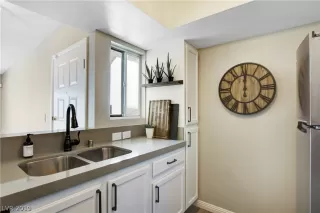 Photo #3: 2135140 Listing