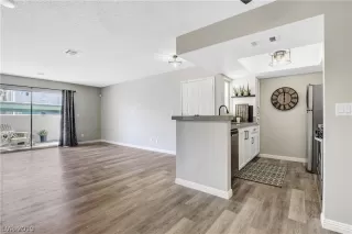 Photo #4: 2135140 Listing