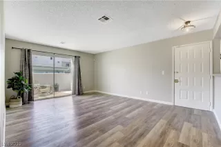 Photo #6: 2135140 Listing