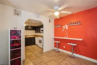 Photo #4: 2135149 Listing