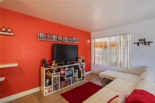 Photo #5: 2135149 Listing