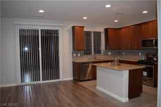 Photo #4: 2135193 Listing