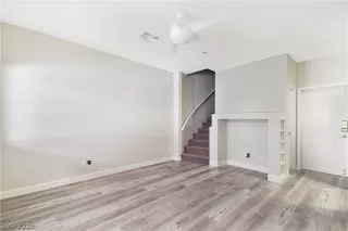 Photo #6: 2135217 Listing