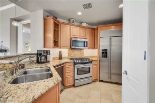 Photo #2: 2135382 Listing