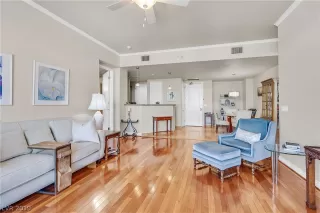 Photo #4: 2135382 Listing