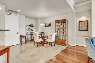 Photo #5: 2135382 Listing