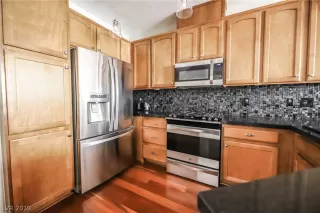 Photo #3: 2135389 Listing