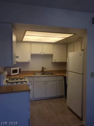 Photo #5: 2135483 Listing 