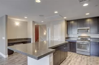 Photo #5: 2135580 Listing 