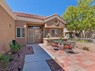 Photo #3: 2135647 Listing