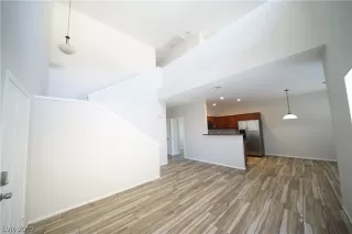 Photo #5: 2135648 Listing 