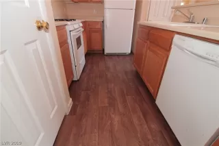 Photo #5: 2135653 Listing