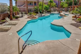 Photo #1: 2135685 Listing