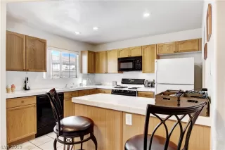 Photo #6: 2135685 Listing