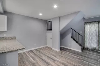 Photo #5: 2135706 Listing 