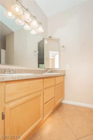 Photo #3: 2135714 Listing