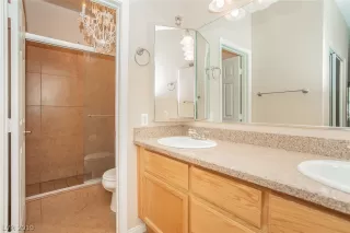 Photo #5: 2135714 Listing