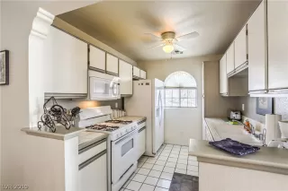 Photo #3: 2135785 Listing