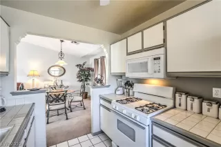 Photo #4: 2135785 Listing