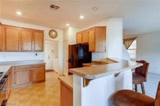 Photo #4: 2135802 Listing 