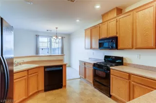 Photo #5: 2135802 Listing 