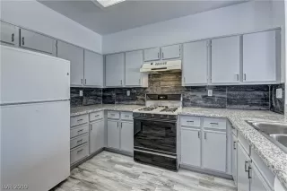 Photo #6: 2135826 Listing