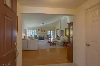 Photo #3: 2135876 Listing