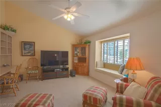 Photo #5: 2135876 Listing