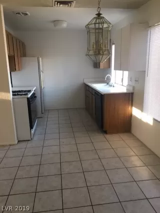 Photo #4: 2135878 Listing 