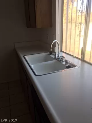 Photo #5: 2135878 Listing 