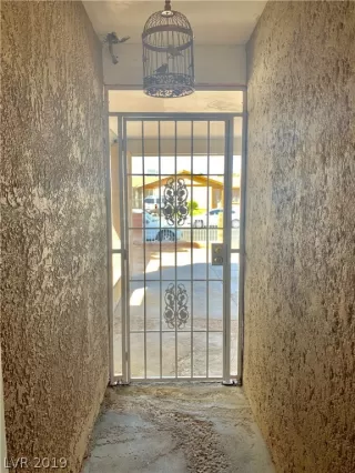 Photo #2: 2135914 Listing 