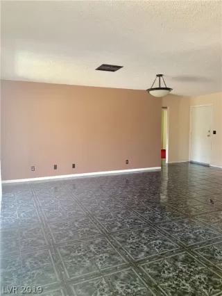 Photo #4: 2135914 Listing 