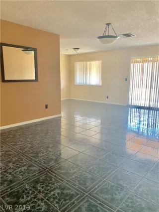 Photo #5: 2135914 Listing 