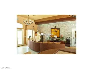 Photo #2: 2135915 Listing