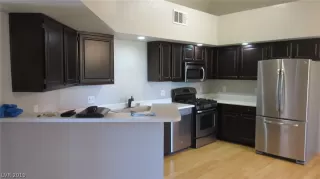 Photo #5: 2135915 Listing