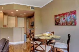 Photo #2: 2135940 Listing