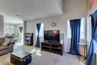 Photo #3: 2135945 Listing 