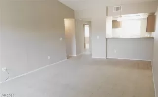 Photo #3: 2135965 Listing