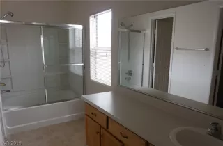 Photo #4: 2135966 Listing