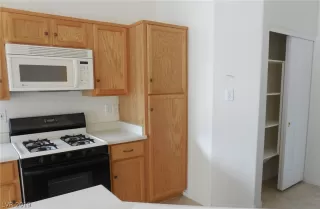 Photo #5: 2135966 Listing