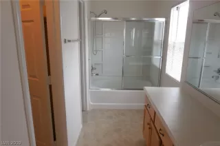 Photo #6: 2135966 Listing