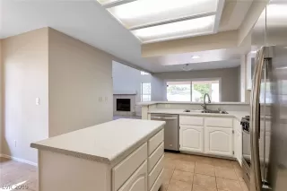 Photo #5: 2135981 Listing 