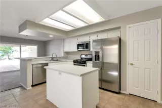 Photo #6: 2135981 Listing 