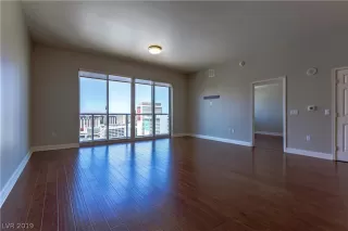 Photo #3: 2135987 Listing