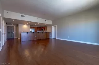 Photo #4: 2135987 Listing